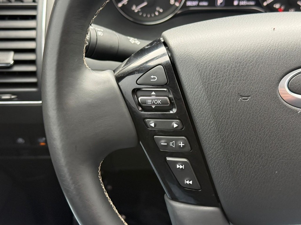 INFINITI QX80 Vehicle Full-screen Gallery Image 20