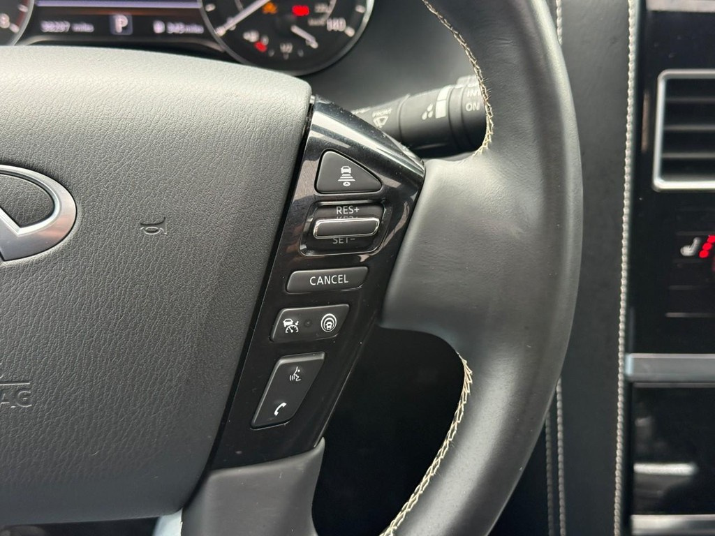 INFINITI QX80 Vehicle Full-screen Gallery Image 21