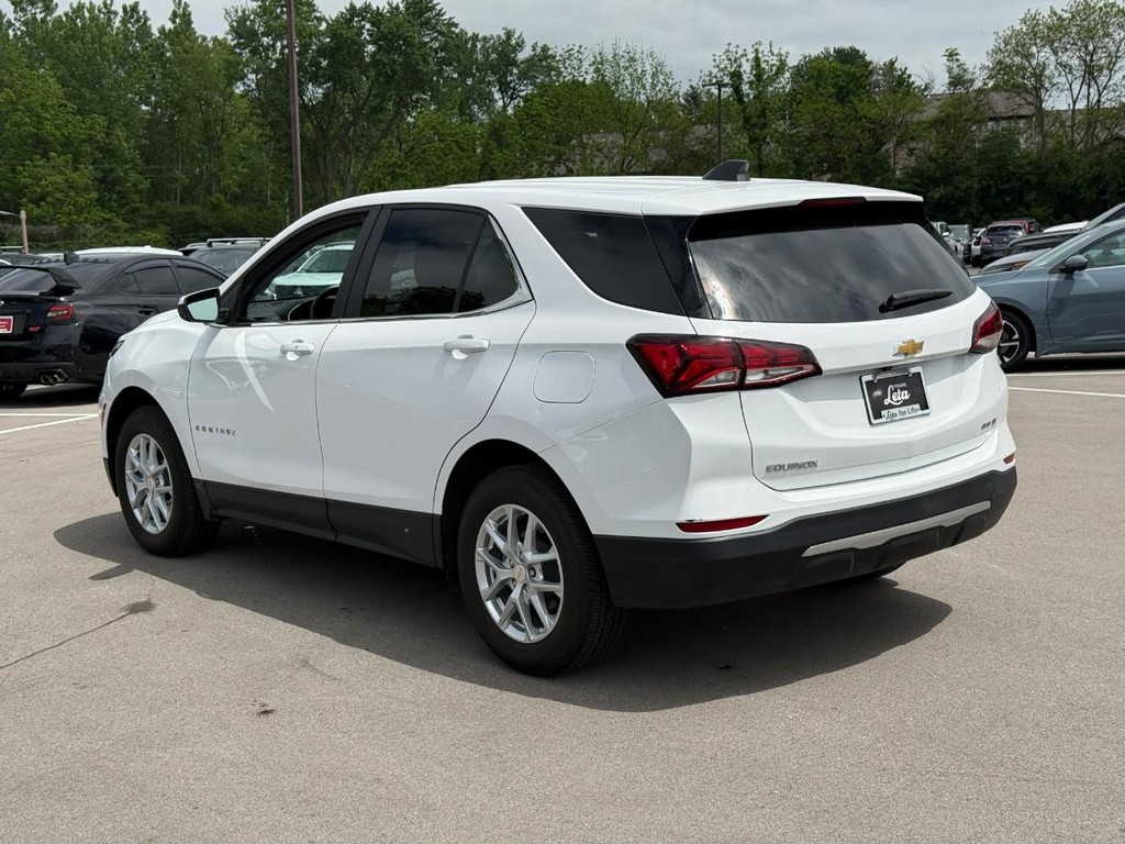 Chevrolet Equinox Vehicle Full-screen Gallery Image 04