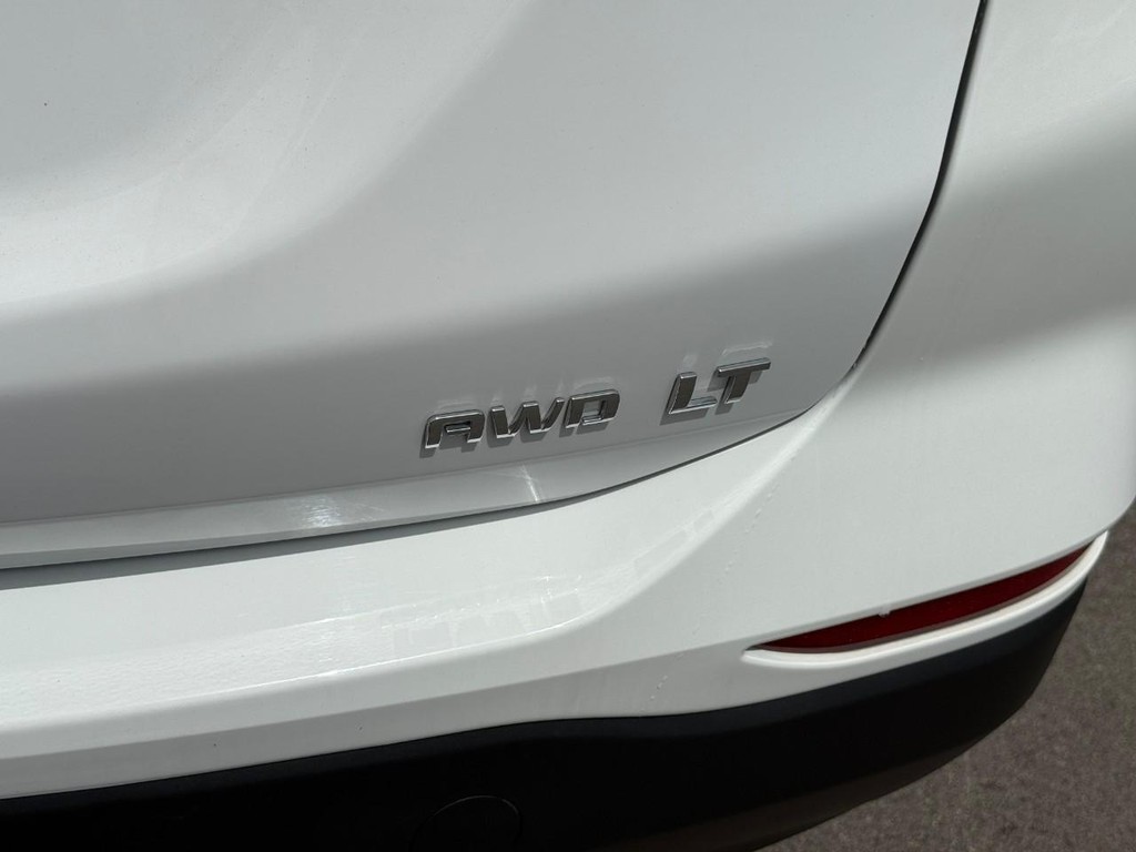 Chevrolet Equinox Vehicle Full-screen Gallery Image 06