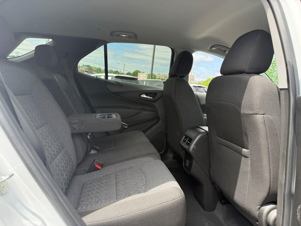 Chevrolet Equinox Vehicle Full-screen Gallery Image 11