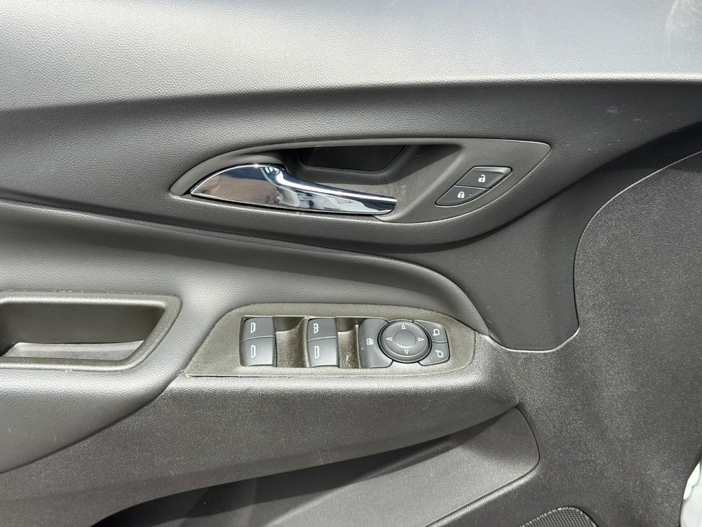 Chevrolet Equinox Vehicle Full-screen Gallery Image 16