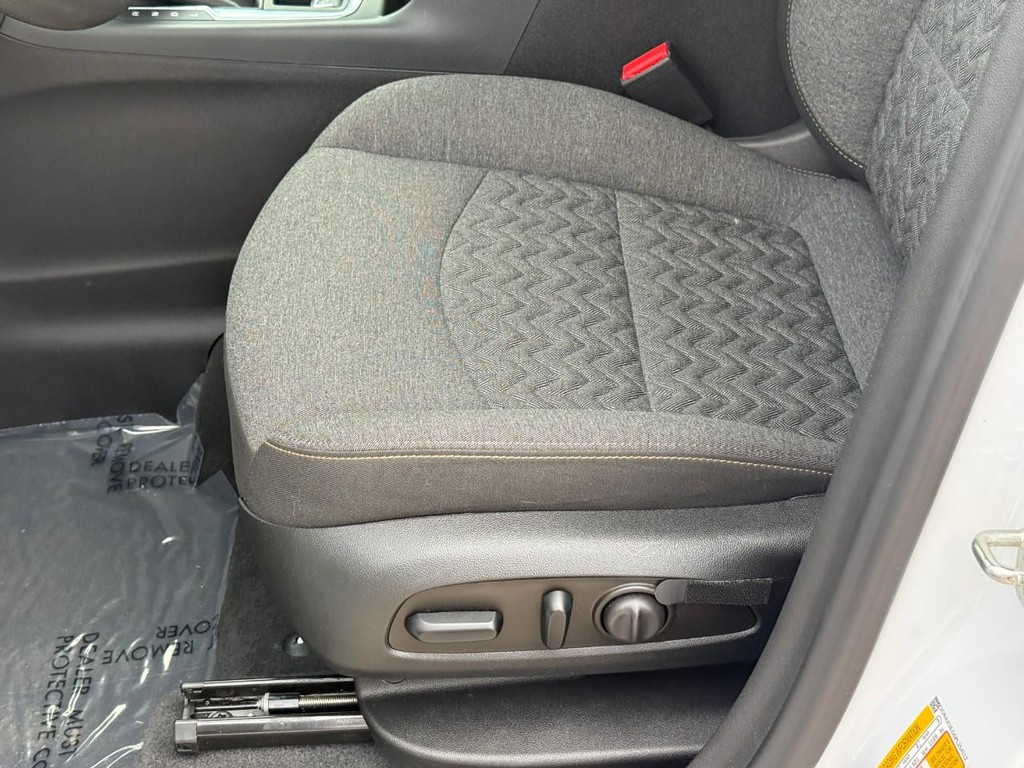 Chevrolet Equinox Vehicle Full-screen Gallery Image 17