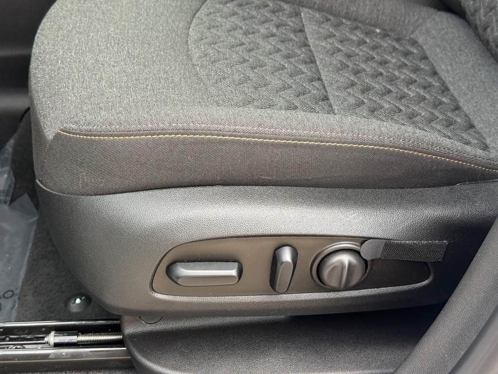 Chevrolet Equinox Vehicle Full-screen Gallery Image 18