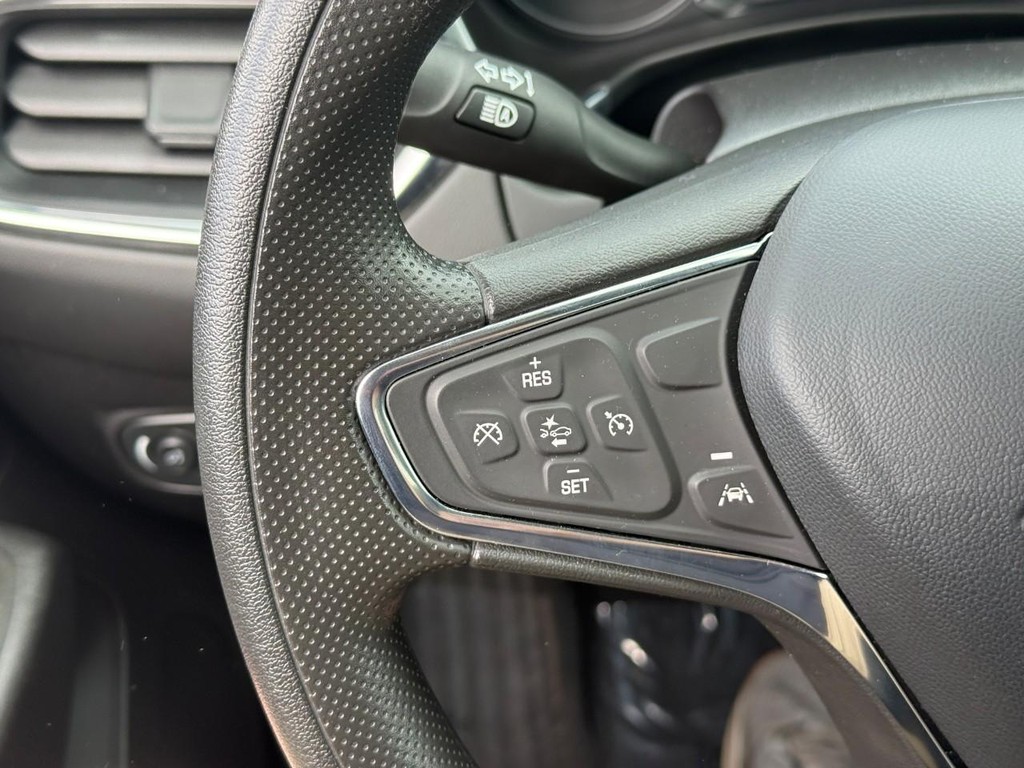 Chevrolet Equinox Vehicle Full-screen Gallery Image 19