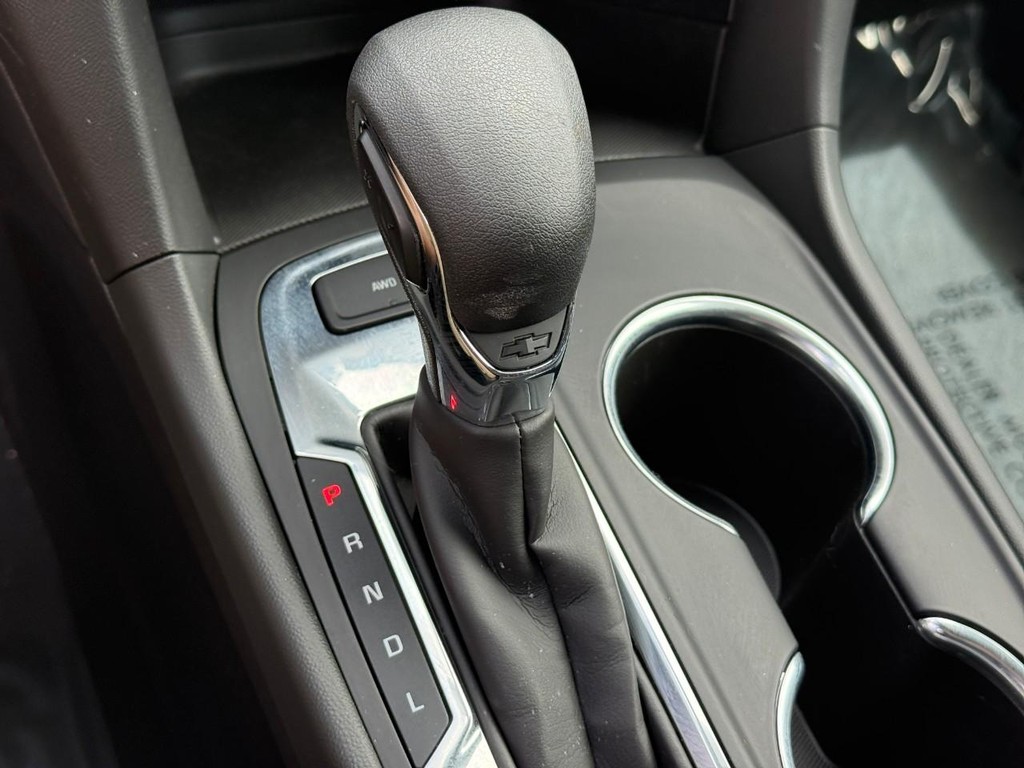 Chevrolet Equinox Vehicle Full-screen Gallery Image 22