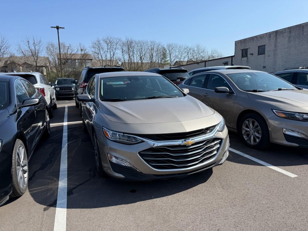 Chevrolet Malibu Vehicle Full-screen Gallery Image 02