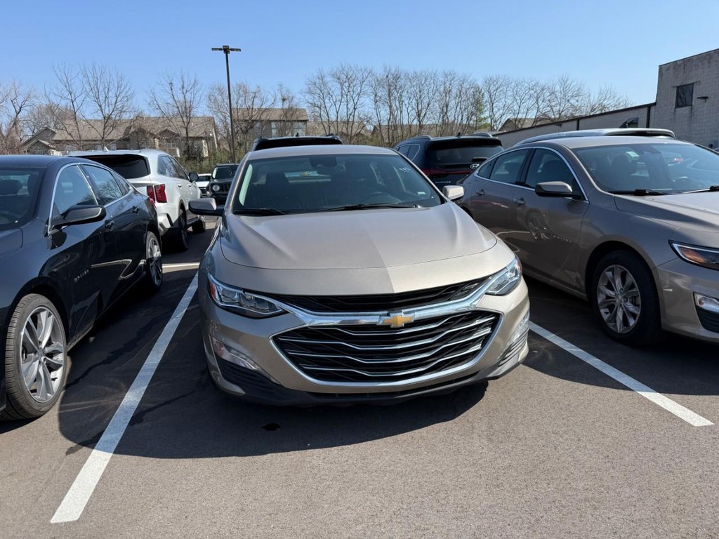 Chevrolet Malibu Vehicle Full-screen Gallery Image 04