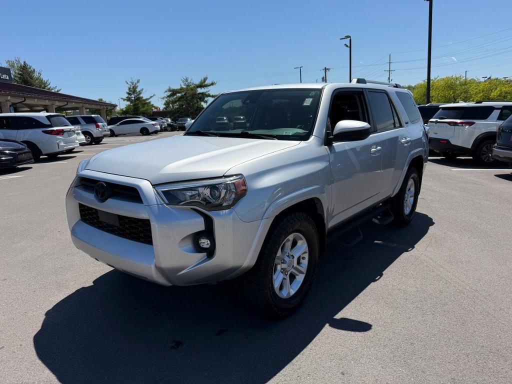 Toyota 4Runner Vehicle Full-screen Gallery Image 08