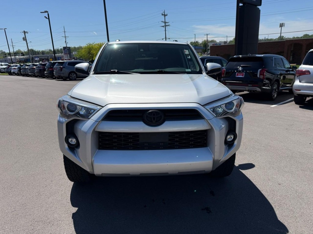 Toyota 4Runner Vehicle Full-screen Gallery Image 09