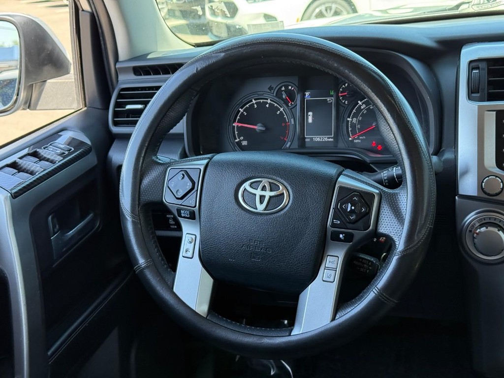 Toyota 4Runner Vehicle Full-screen Gallery Image 13