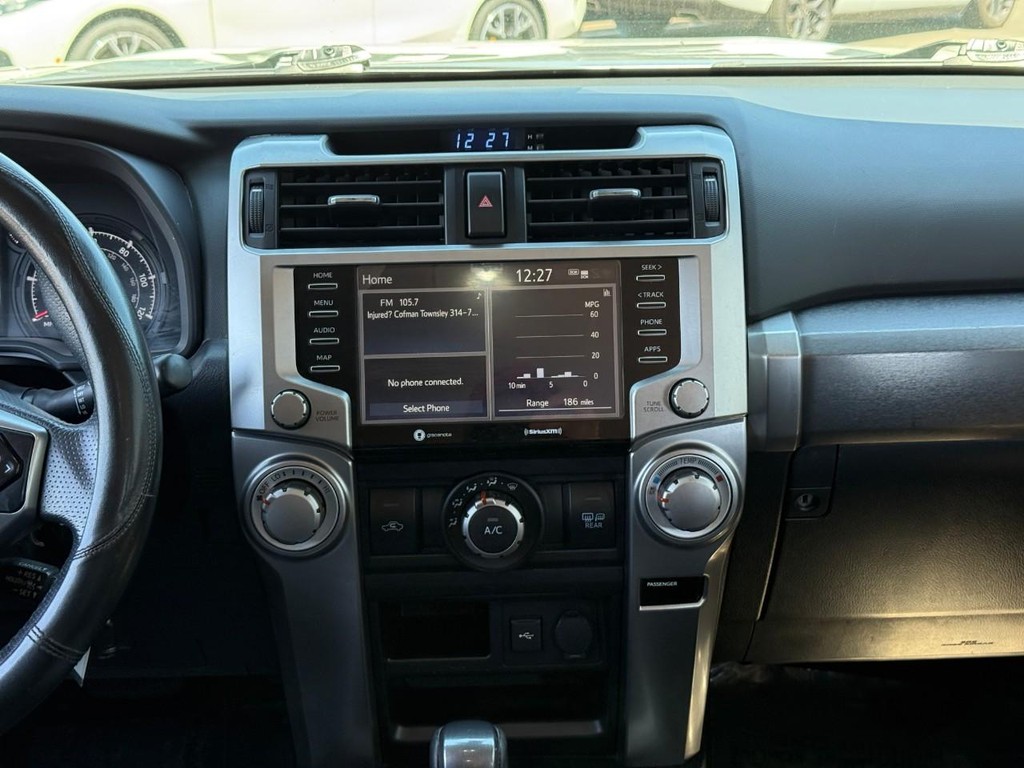 Toyota 4Runner Vehicle Full-screen Gallery Image 14
