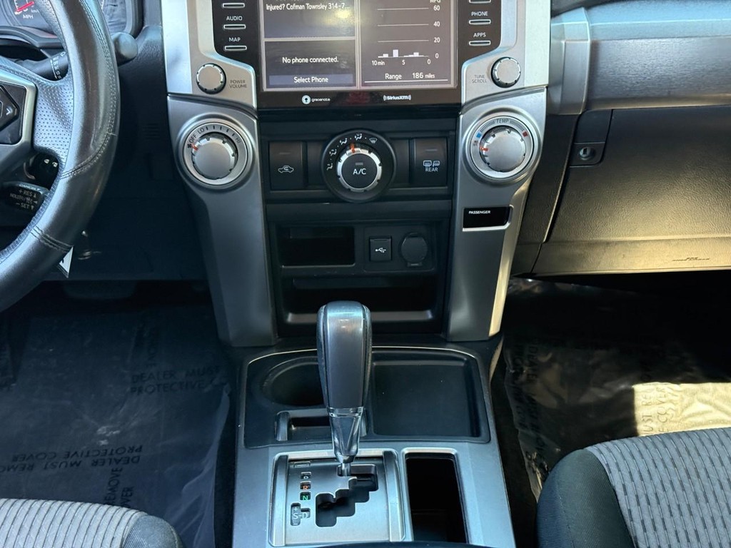 Toyota 4Runner Vehicle Full-screen Gallery Image 15