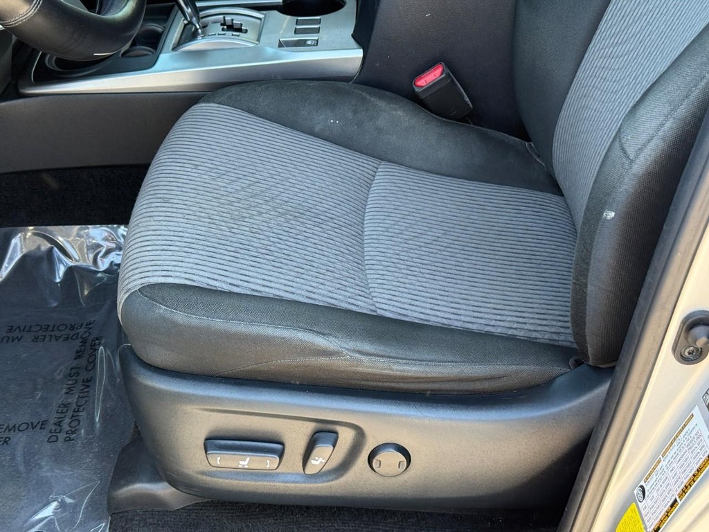 Toyota 4Runner Vehicle Full-screen Gallery Image 17