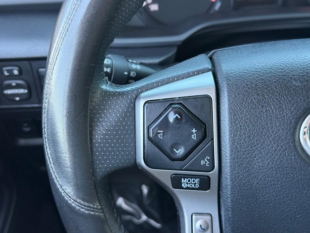 Toyota 4Runner Vehicle Full-screen Gallery Image 19