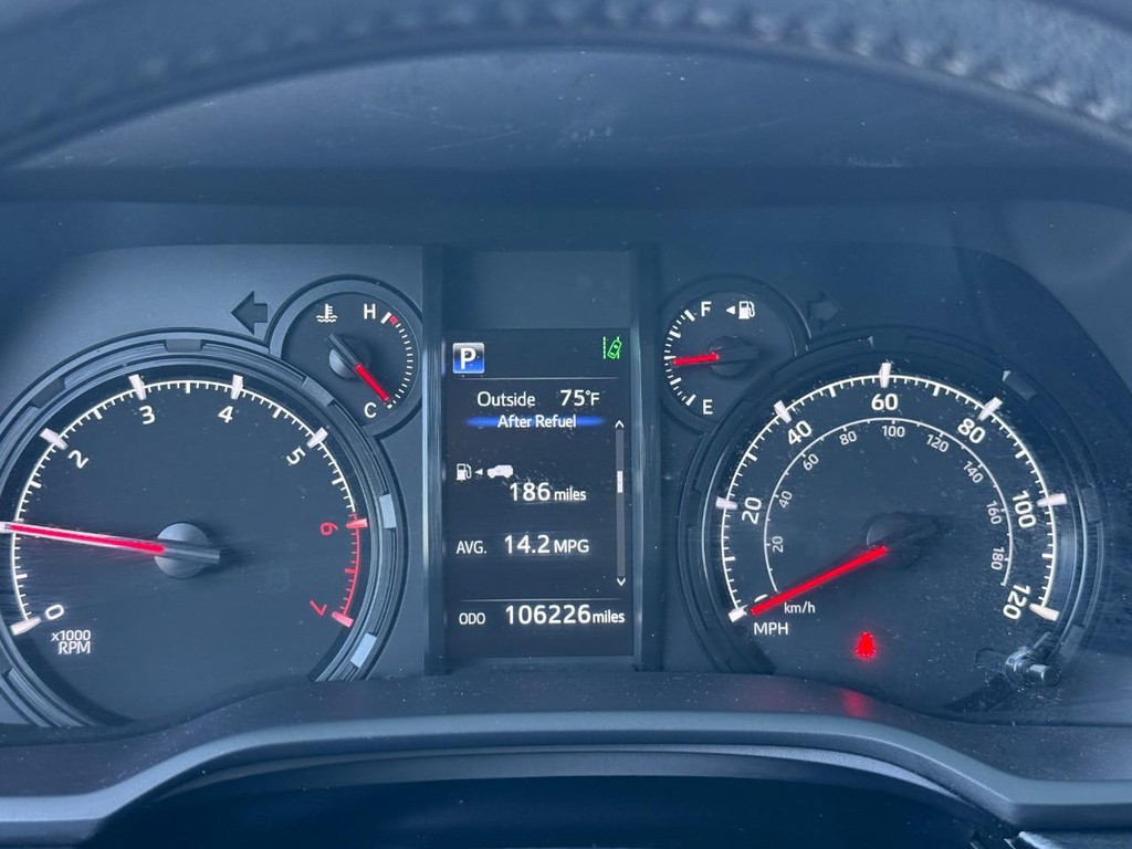 Toyota 4Runner Vehicle Full-screen Gallery Image 21