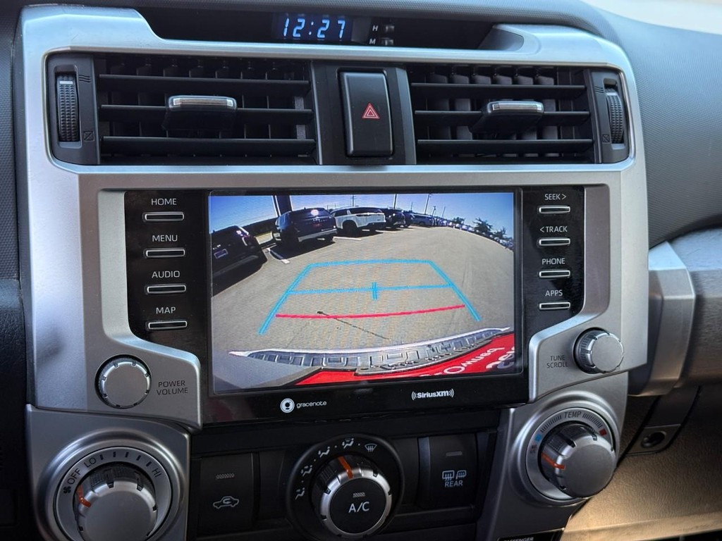 Toyota 4Runner Vehicle Full-screen Gallery Image 23