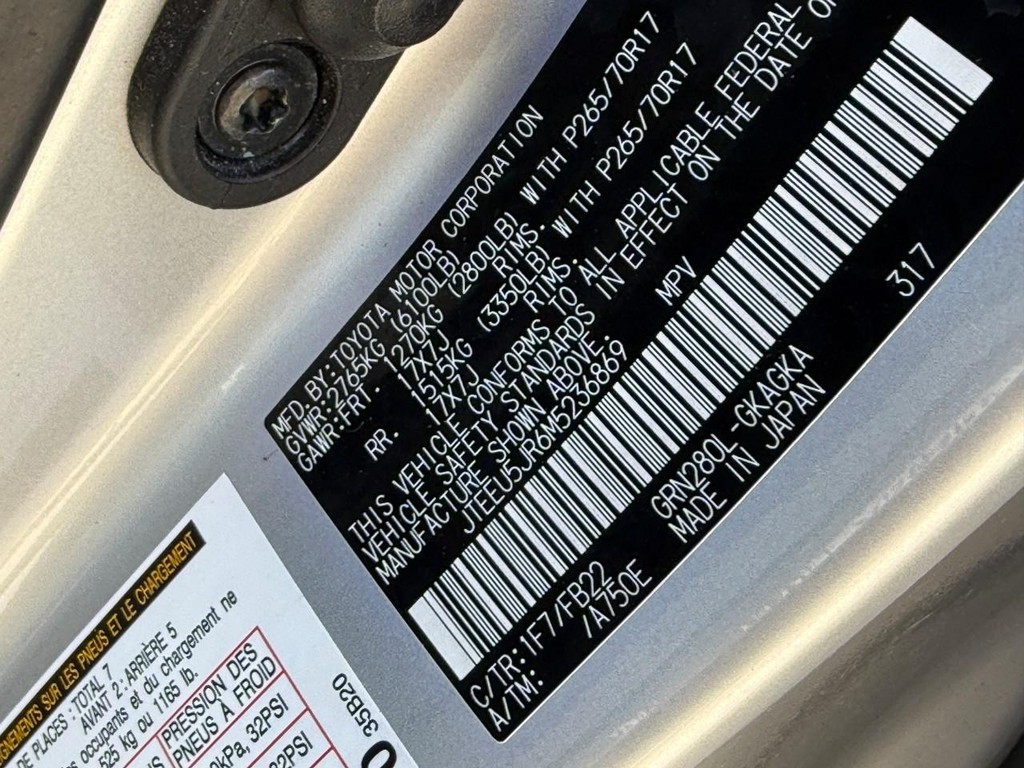 Toyota 4Runner Vehicle Full-screen Gallery Image 24