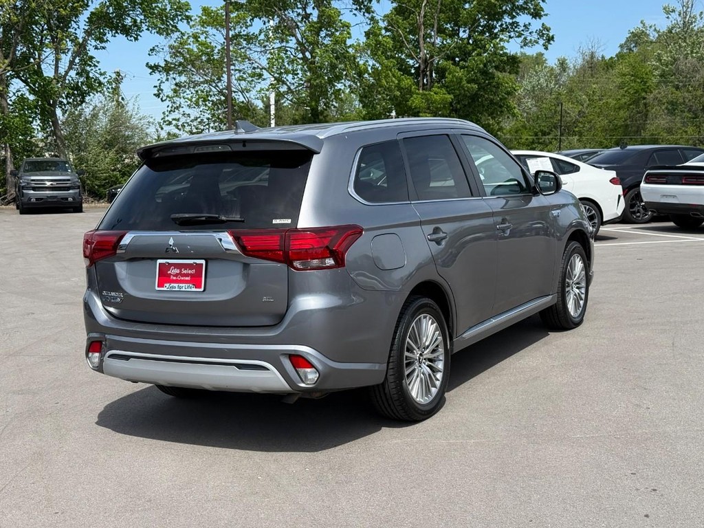 Mitsubishi Outlander PHEV Vehicle Full-screen Gallery Image 03