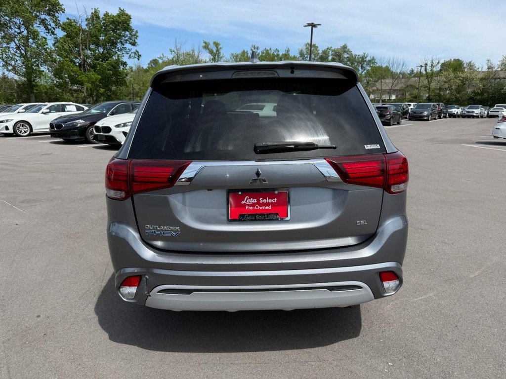 Mitsubishi Outlander PHEV Vehicle Full-screen Gallery Image 07