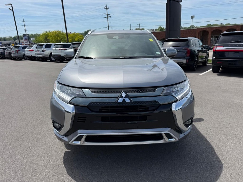 Mitsubishi Outlander PHEV Vehicle Full-screen Gallery Image 09