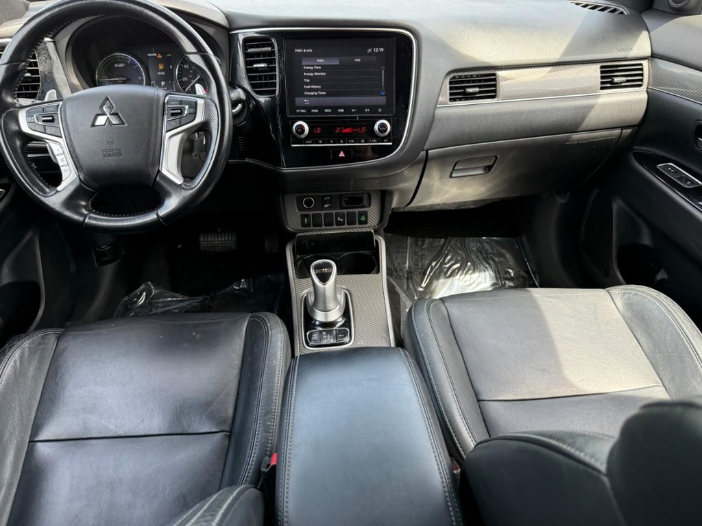 Mitsubishi Outlander PHEV Vehicle Full-screen Gallery Image 11