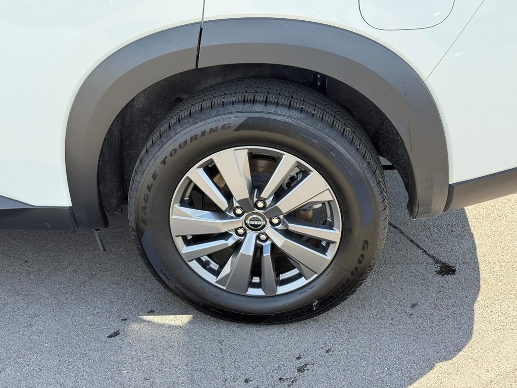 Nissan Pathfinder Vehicle Full-screen Gallery Image 05