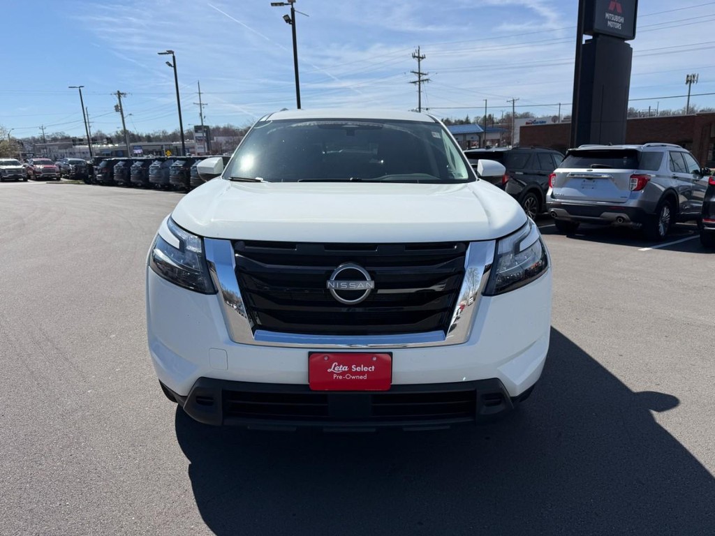 Nissan Pathfinder Vehicle Full-screen Gallery Image 08