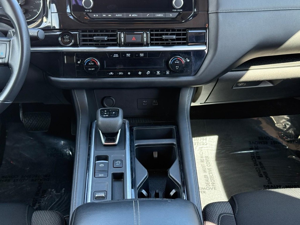 Nissan Pathfinder Vehicle Full-screen Gallery Image 13