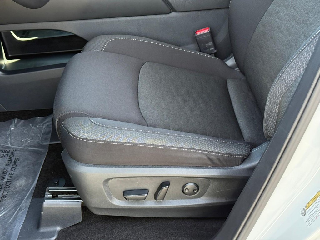 Nissan Pathfinder Vehicle Full-screen Gallery Image 16