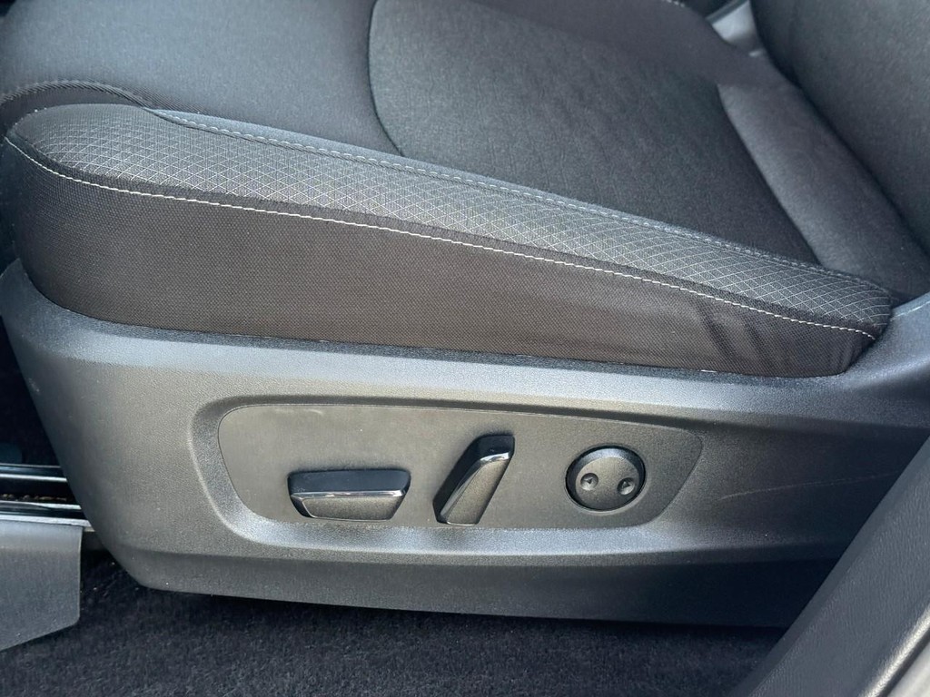 Nissan Pathfinder Vehicle Full-screen Gallery Image 17