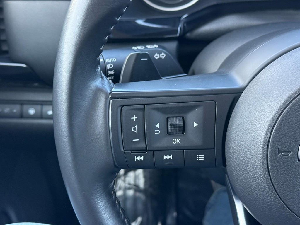 Nissan Pathfinder Vehicle Full-screen Gallery Image 18