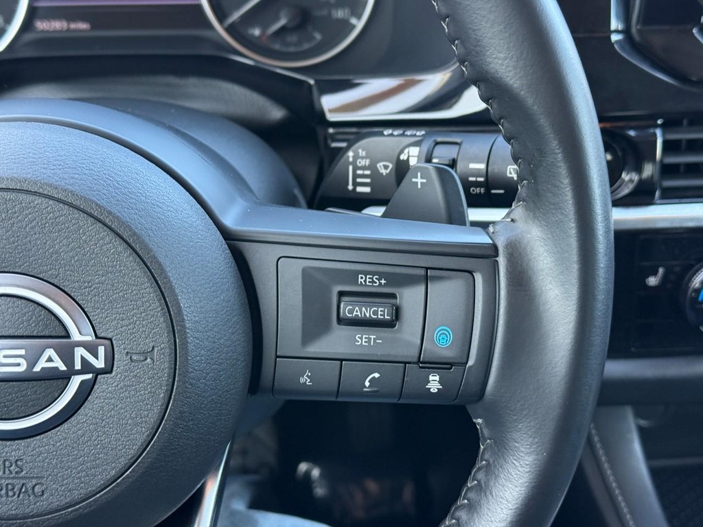 Nissan Pathfinder Vehicle Full-screen Gallery Image 19