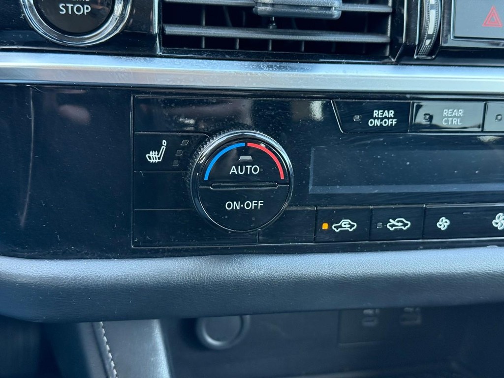 Nissan Pathfinder Vehicle Full-screen Gallery Image 21