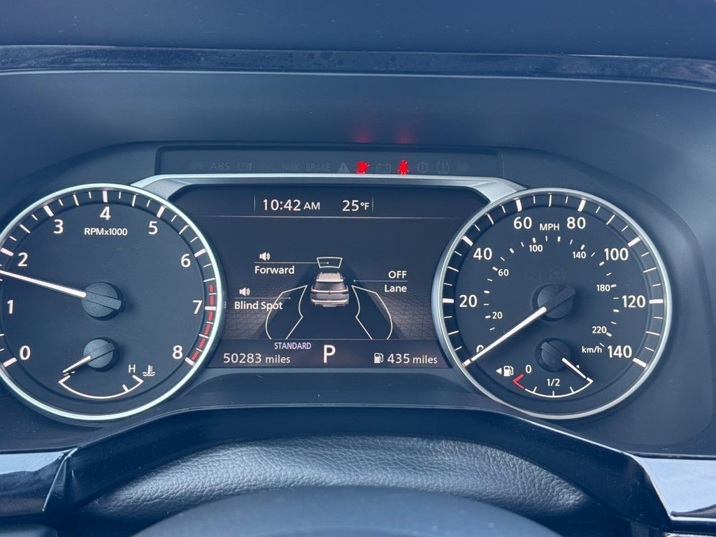 Nissan Pathfinder Vehicle Full-screen Gallery Image 22