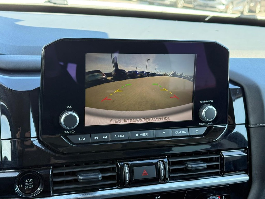 Nissan Pathfinder Vehicle Full-screen Gallery Image 23