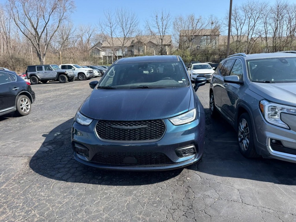 Chrysler Pacifica Vehicle Full-screen Gallery Image 04