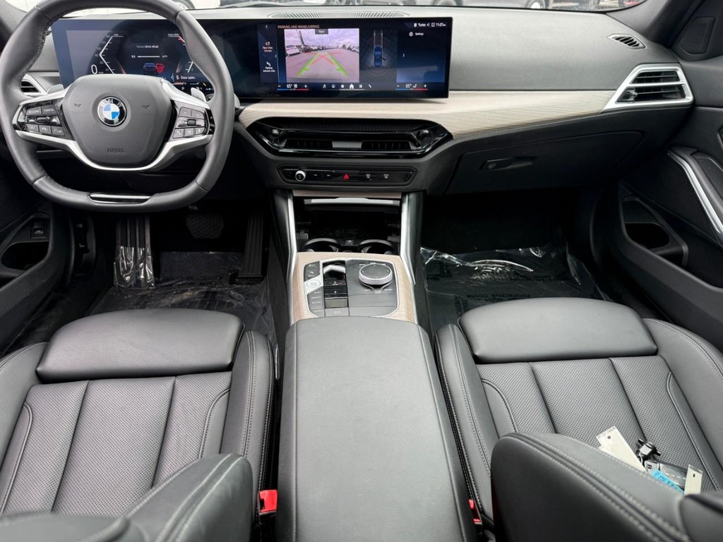 BMW 3 Series Vehicle Full-screen Gallery Image 11