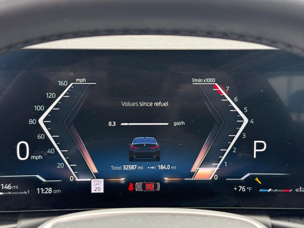 BMW 3 Series Vehicle Full-screen Gallery Image 21