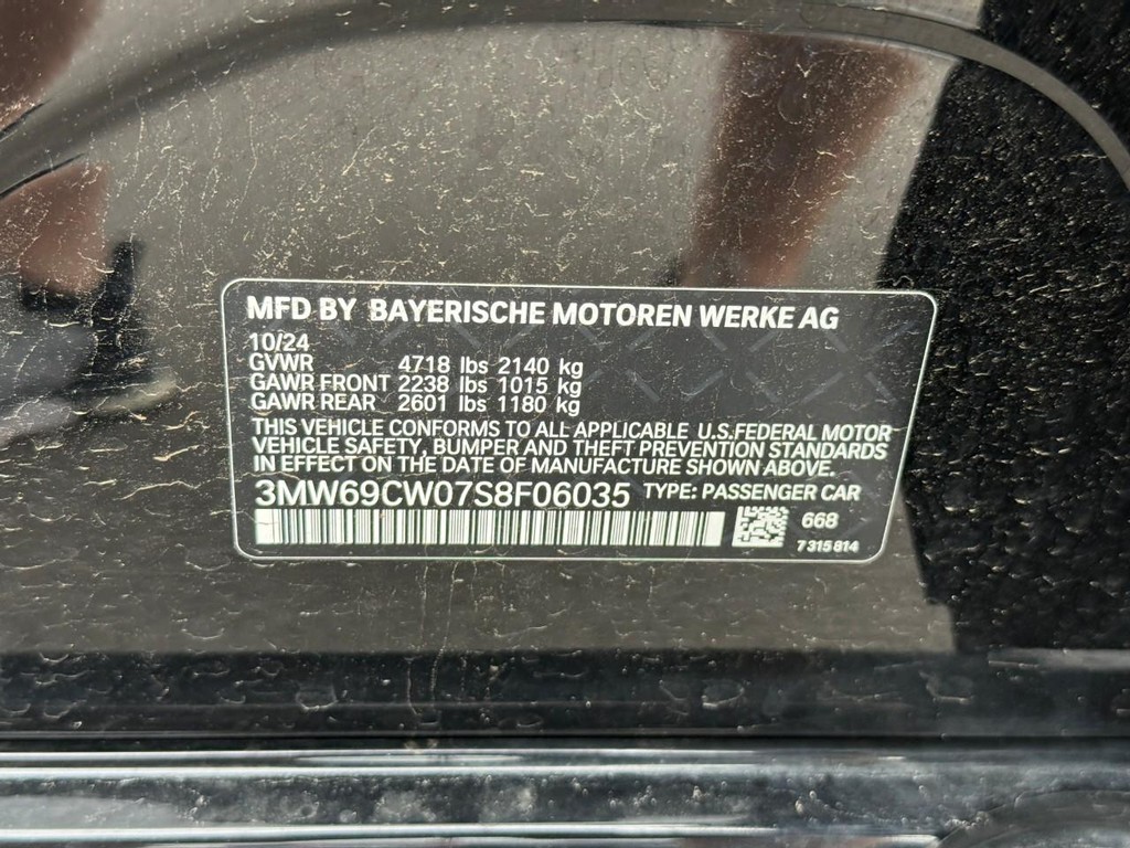 BMW 3 Series Vehicle Full-screen Gallery Image 24