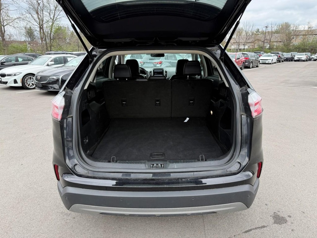 Ford Edge Vehicle Full-screen Gallery Image 06