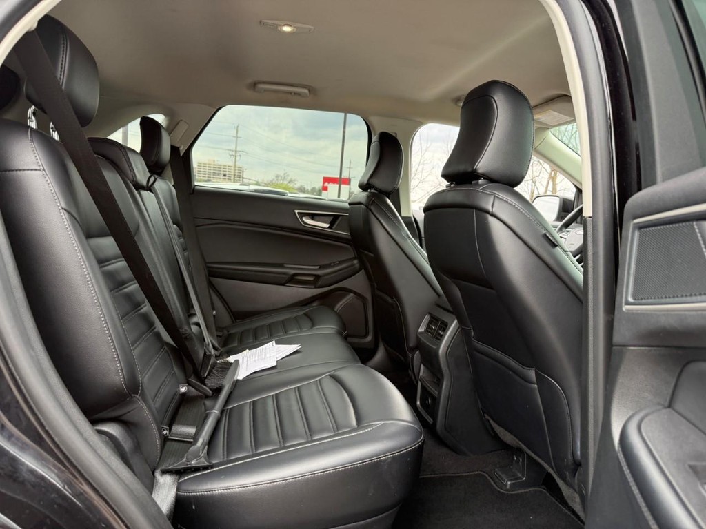 Ford Edge Vehicle Full-screen Gallery Image 10