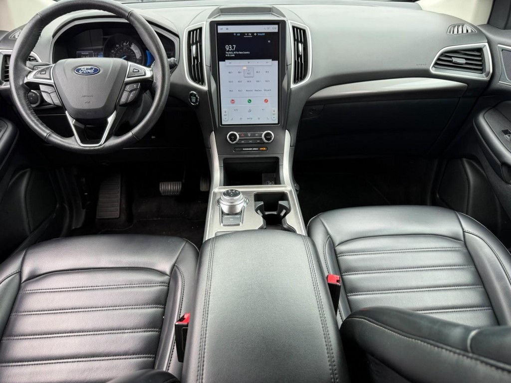Ford Edge Vehicle Full-screen Gallery Image 11