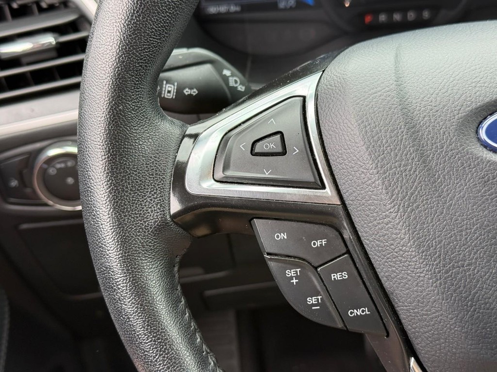 Ford Edge Vehicle Full-screen Gallery Image 19