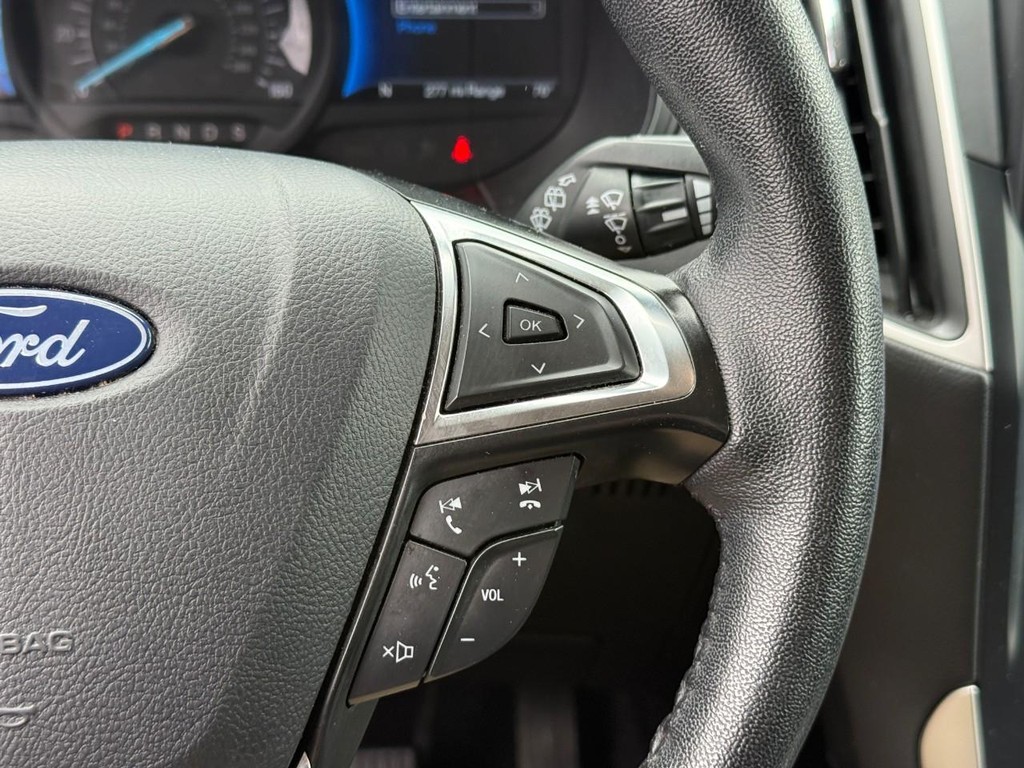 Ford Edge Vehicle Full-screen Gallery Image 20