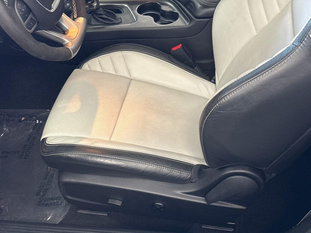 Dodge Challenger Vehicle Full-screen Gallery Image 05