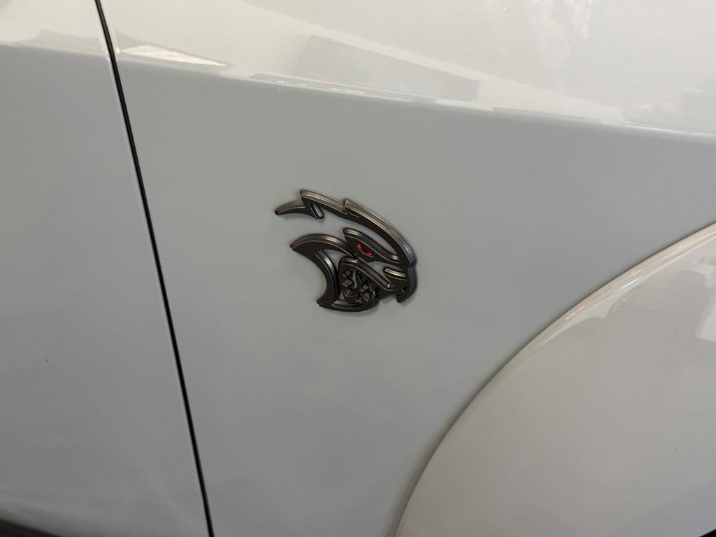Dodge Challenger Vehicle Full-screen Gallery Image 09