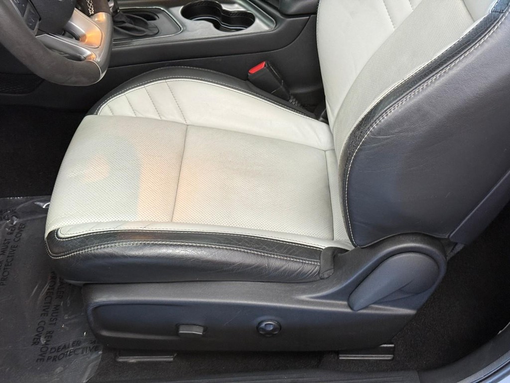 Dodge Challenger Vehicle Full-screen Gallery Image 14
