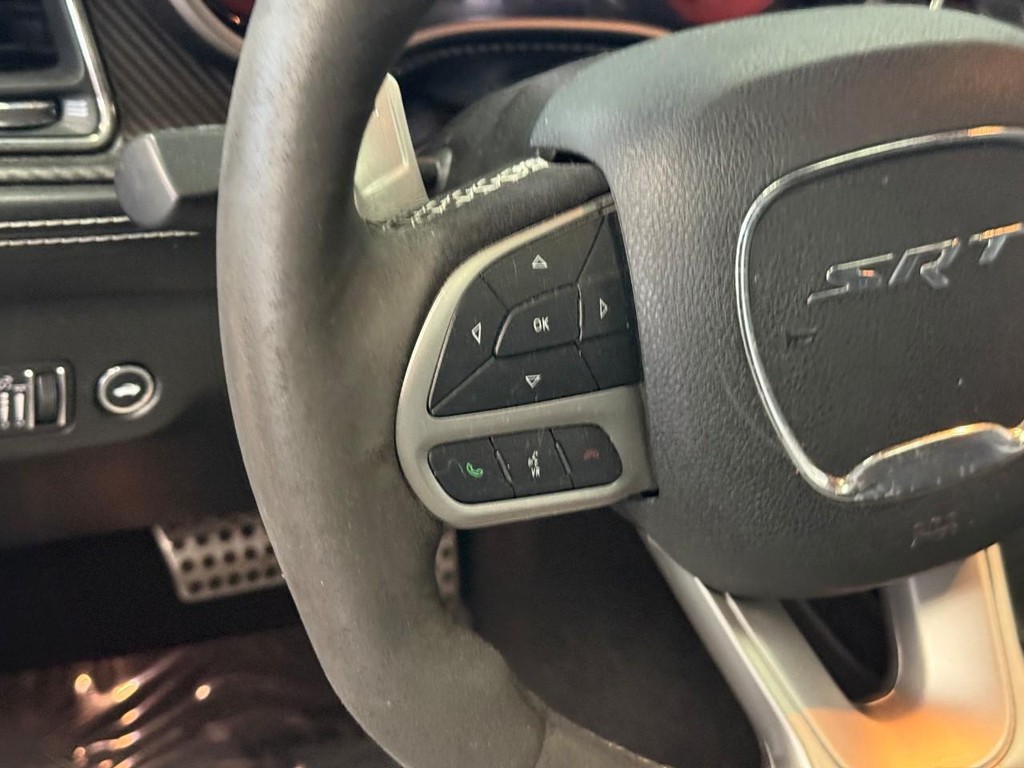 Dodge Challenger Vehicle Full-screen Gallery Image 16