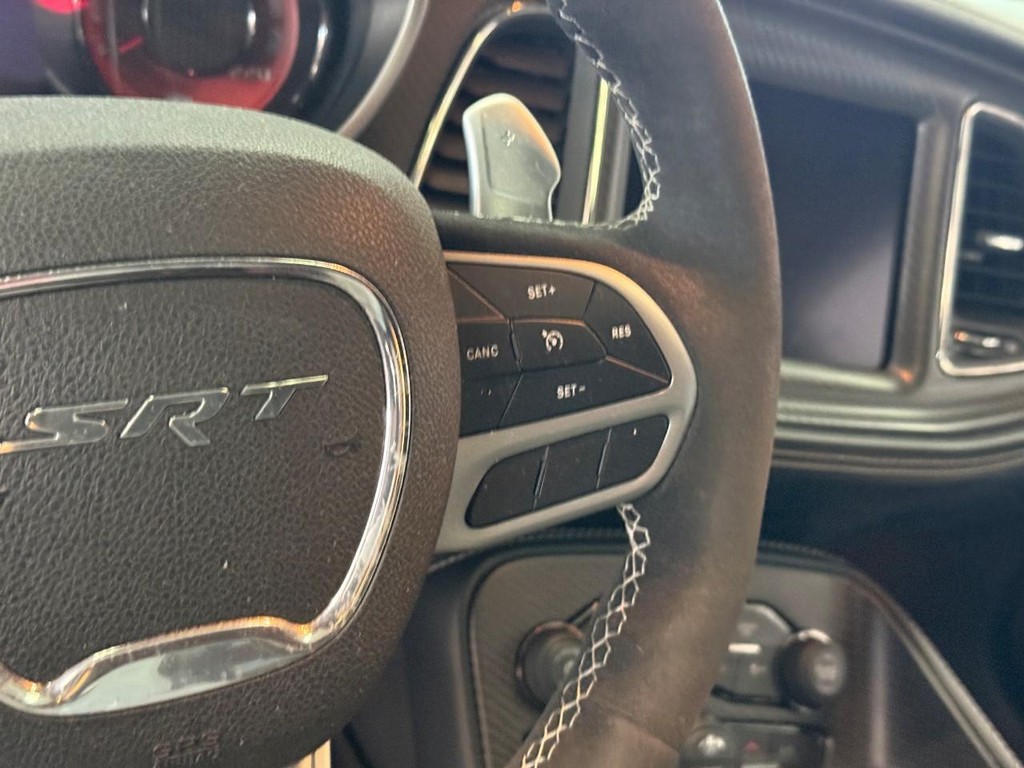 Dodge Challenger Vehicle Full-screen Gallery Image 17